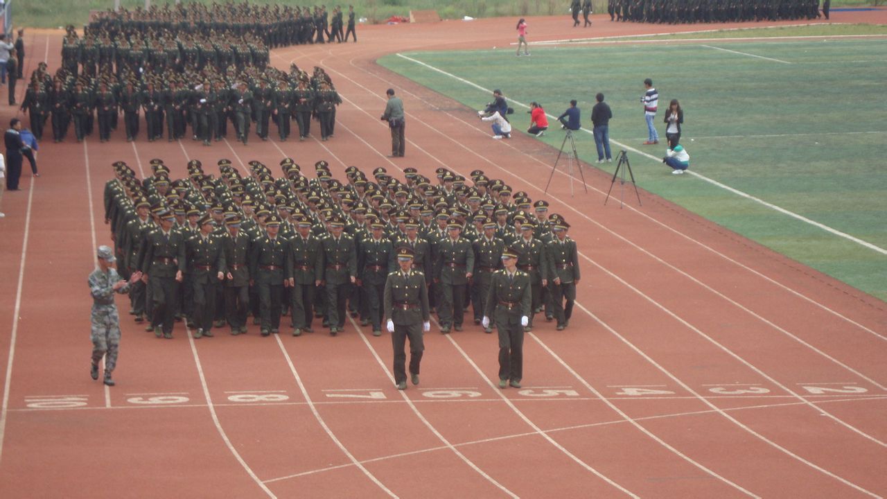 16年，深圳市第二职业技术学校学生军训